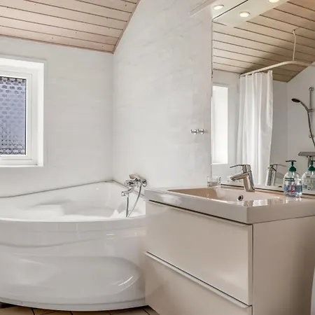 Gudmar - 500m From The Sea By Interhome Nyaraló *